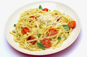 Tagliatelle with pesto and tomatoes