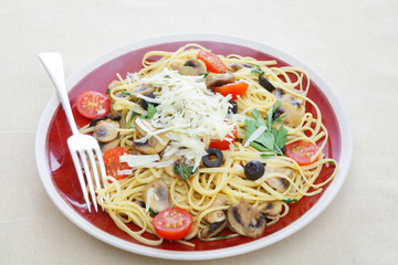 Linguine with mushrooms and garlic