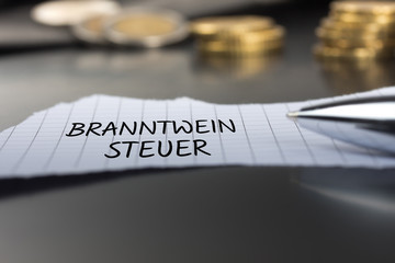 Fototapeta premium Branntweinsteuer auf Zettel