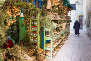 Marktstand in der Altstadt von Essaouira in Marokko