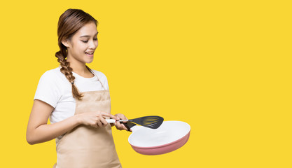 料理をする女性