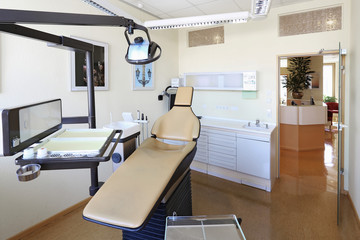 Zahnarztstuhl in Zahnarztpraxis