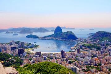 Foto op Plexiglas Rio de Janeiro Rio de Janeiro. Brazilië. Uitzicht op de stad vanaf de berg Corcovado. De Corcovado-berg biedt een prachtig uitzicht op de stad Rio de Janeiro.