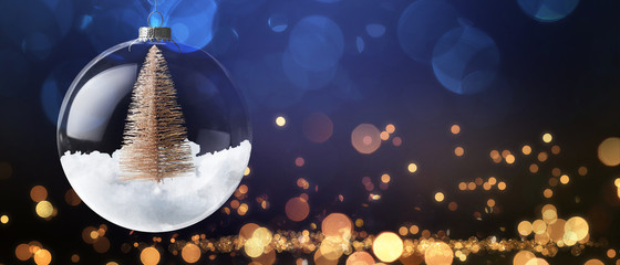 Schöne Weihnachtskugel mit Weihnachtsbaum