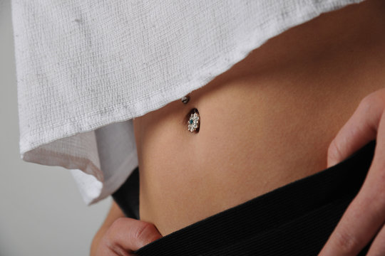 Frau intimpiercing Genital piercing
