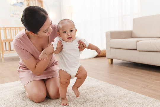 Mother to accompany baby to play
