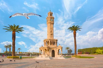 Foto auf Acrylglas  Künstlerisches Denkmal Uhrturm von Izmir. Der berühmte Uhrturm wurde zum Symbol von Izmir