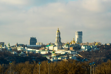 Obraz premium Kyiv, Ukraine - November 20, 2018: Kyiv cityscape. View of Kiev Pechersk Lavra churches on hills from above , Kyiv, Ukraine