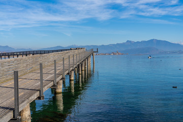Fototapeta premium Beautiful autumn scenery along the shores of the Upper Zurich Lake (Obersee), near Rapperswil-Jona, Sankt Gallen, Switzerland.
