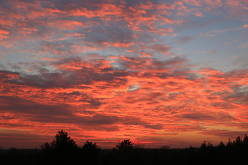 Fototapeta na wymiar Hot red sunset scene
