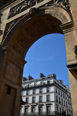 Fototapeta na wymiar Porte Saint-Denis à Paris, France