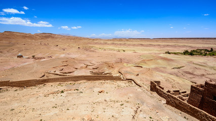 Widok na pustynię z Ait Ben Haddou © TOP67