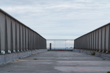 Obraz premium fence at a beach with a view