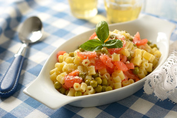 pasta with peas and chopped tomatoes
