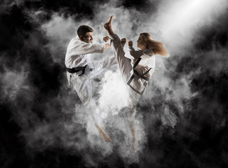 Vechtsportmeesters, karateoefeningen