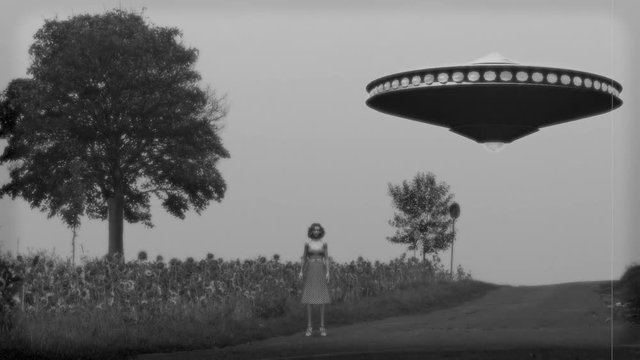 Vintage Alien Invasion: Flying Saucer abducts a Woman