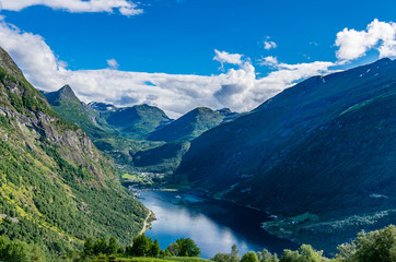 Fototapeta na wymiar view from the Geirangerfjord
