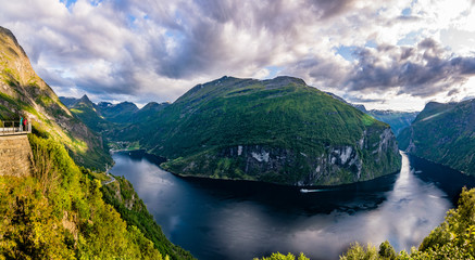 Fototapeta na wymiar view from the Geirangerfjord