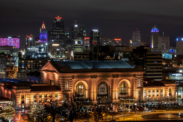 Kansas City's Union Station after dark - obrazy, fototapety, plakaty