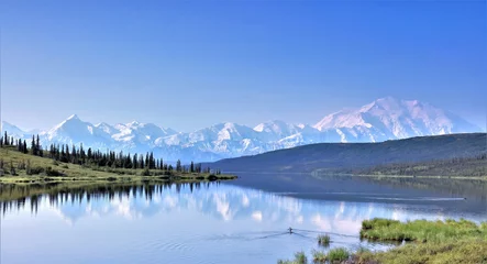 Photo sur Plexiglas Denali Merveilleux lac avec le mont Denali en arrière-plan