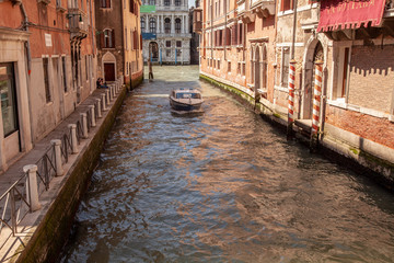 Kanal in Venedig - 238812762