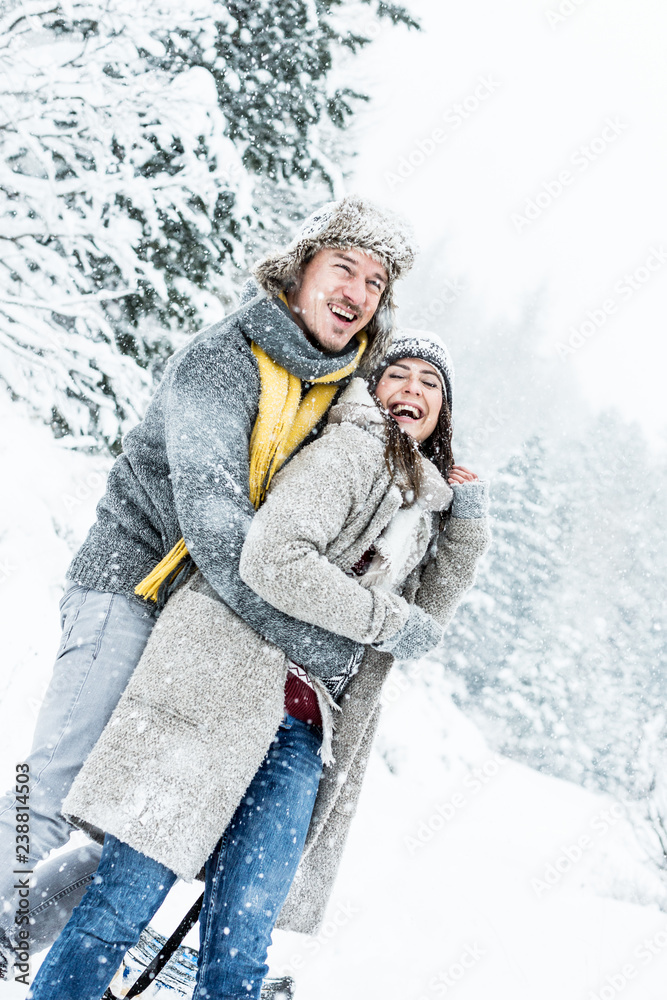 Wall mural winter love couple