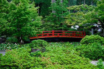 朱塗りの橋