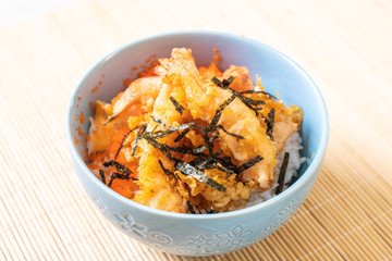shrimps tempura rice bowl with shrimp egg and seaweed