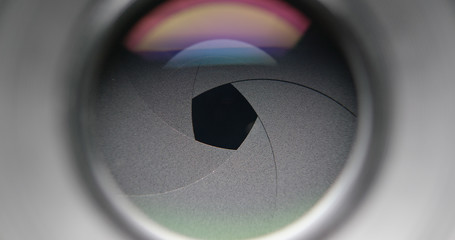 Changing aperture camera lens