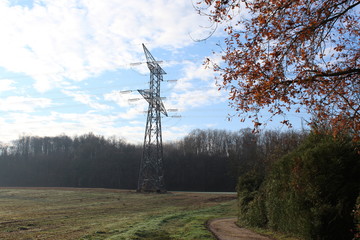 PYLONE ELECTRIQUE HAUTE TENSION