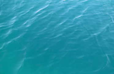 Obraz premium Closeup of clear blue sea water surface under sunlight. Natural art background and template. 