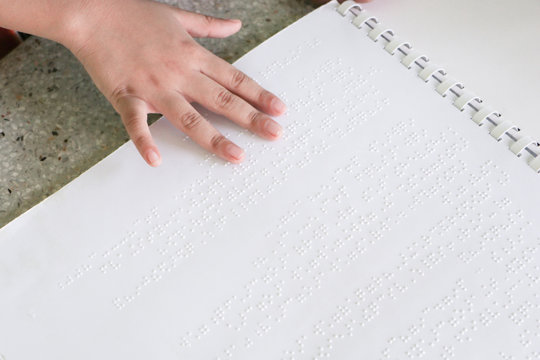 Braille is the font for the blind, invented by Louis Braille. The French blind teacher is a small convex dot in a six-point box, which is arranged alternately into code.
