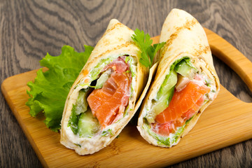 Salmon bread roll