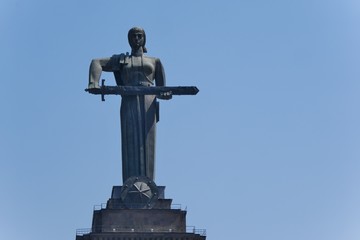 13.	Statue Mutter Armenien, Detail, 