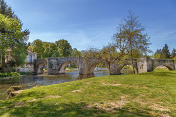 Fototapeta na wymiar Medieval bridge in Bourdeilles, France