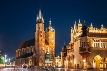 Krakow, Poland. Evening Night View Of St. Mary's Basilica And Cl - obrazy, fototapety, plakaty