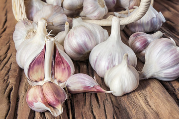 garlic was scattered from the basket on wooden table