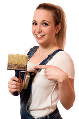 Junge Frau mit Pinsel 
