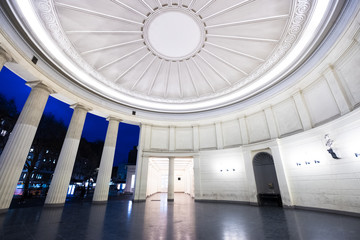Fototapeta premium Elisenbrunnen in Aachen bei Nacht