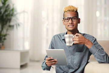 Stylish man drinking coffee