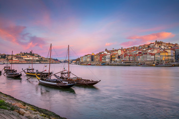 Porto, Portugal. Cityscape image of Porto, Portugal with reflection of the city in the Douro River during sunrise. - obrazy, fototapety, plakaty