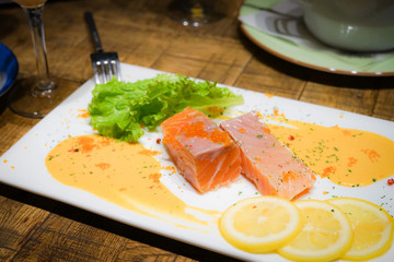 おしゃれなレストランの料理のイメージ