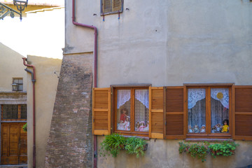windows with dolls on the windowsill