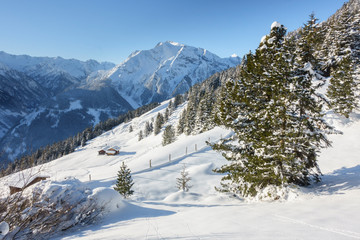 Fototapeta na wymiar Schihütte in einer Winterlandschaft