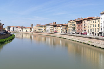 Fototapeta na wymiar Pisa - Palazzi del Lungarno Pacinotti dal Ponte di Mezzo