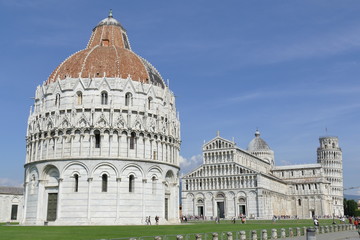 Pisa - panorama di piazza dei Miracoli