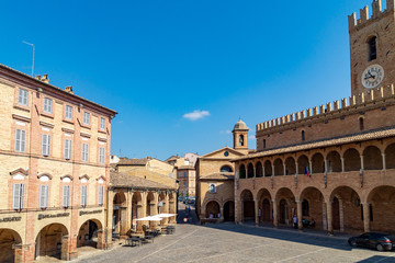 Obraz premium Piazza del Popolo di Offida