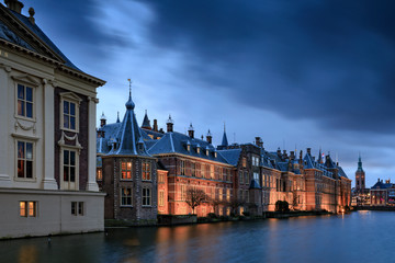 Obraz premium illuminated Dutch parliament buildings in The Hague