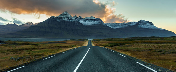 Iceland – Road to the Mountain - obrazy, fototapety, plakaty