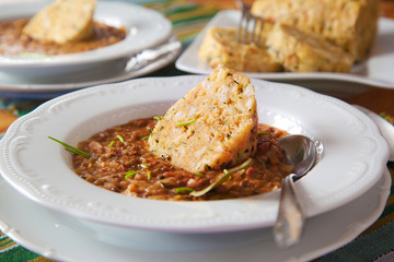 Linsen mit Speck und Semmelknödel